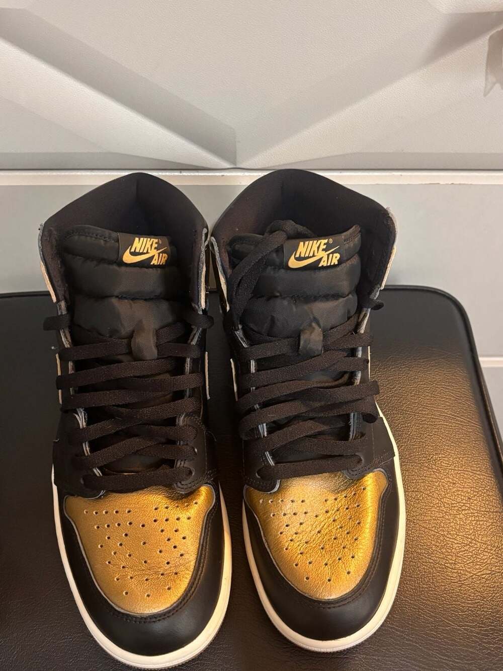 Nike Air Jordan 1 Retro High OG Black Metallic Gold 10 - Picture 3 of 5